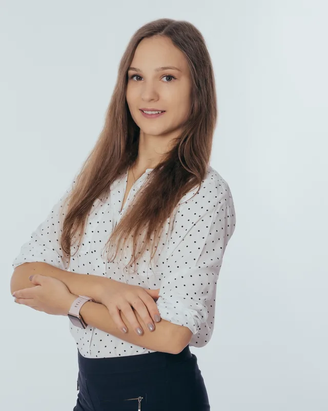 Kinga Głąbińska-Gawlik, portret na jasnym tle
